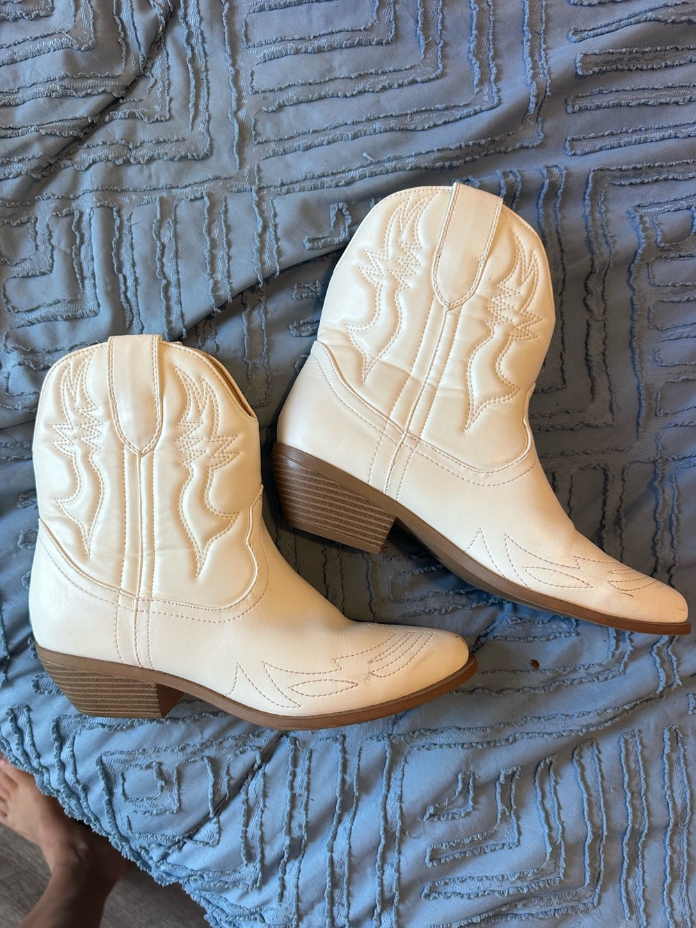 Women's Cream Western Ankle Boots - Classic Cowboy Style